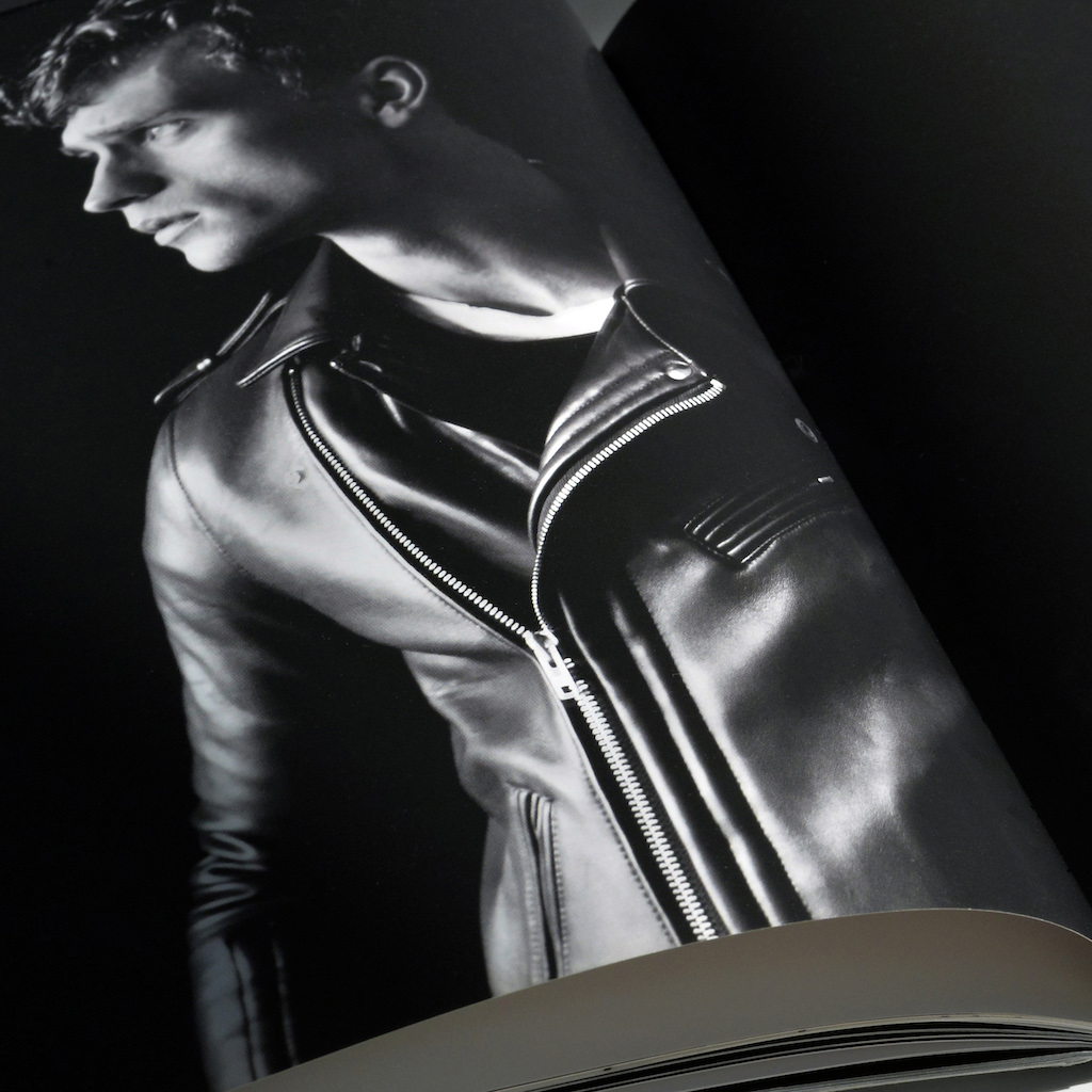 Magazine dos carré collé